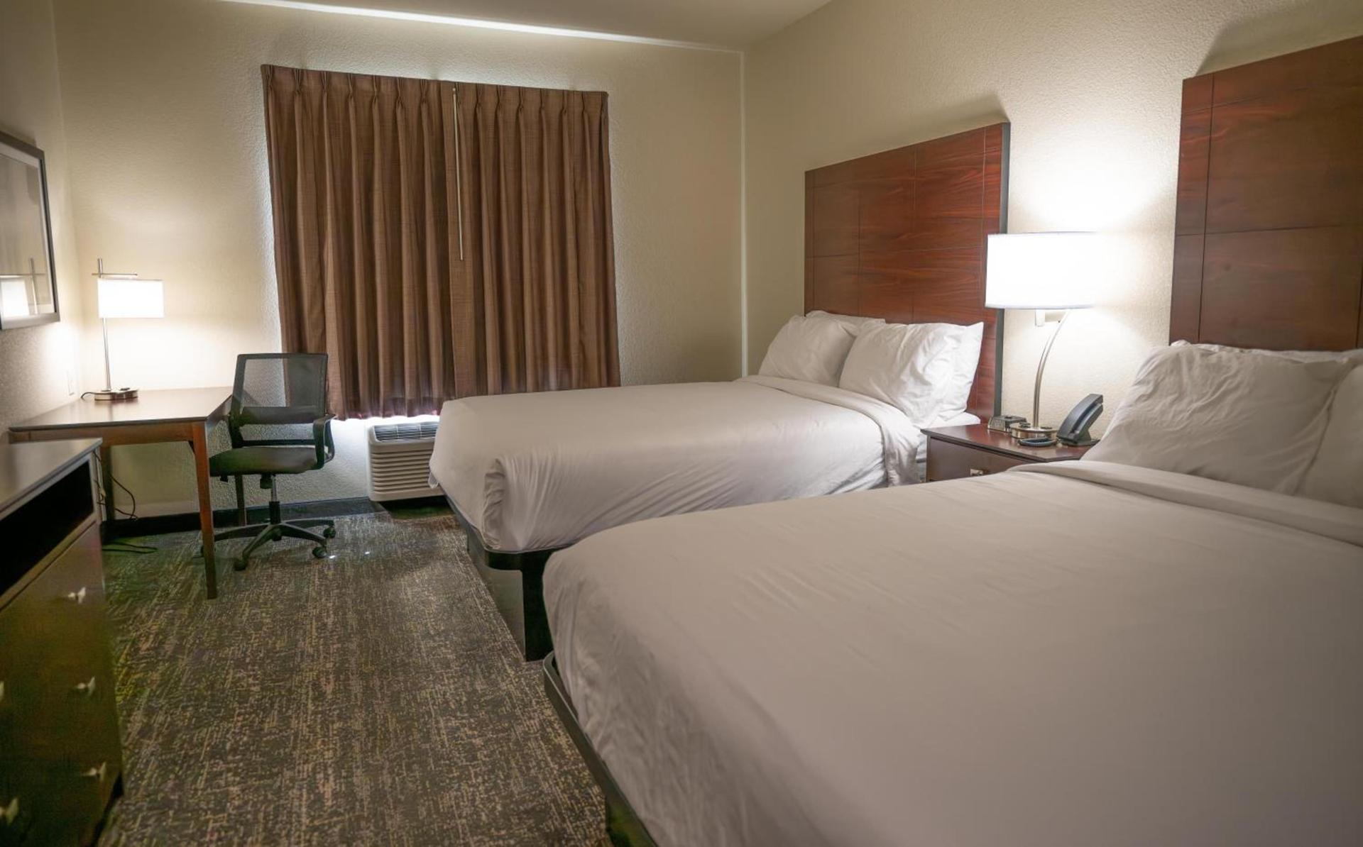 Cobblestone Hotel & Suites - Lamar photo 36