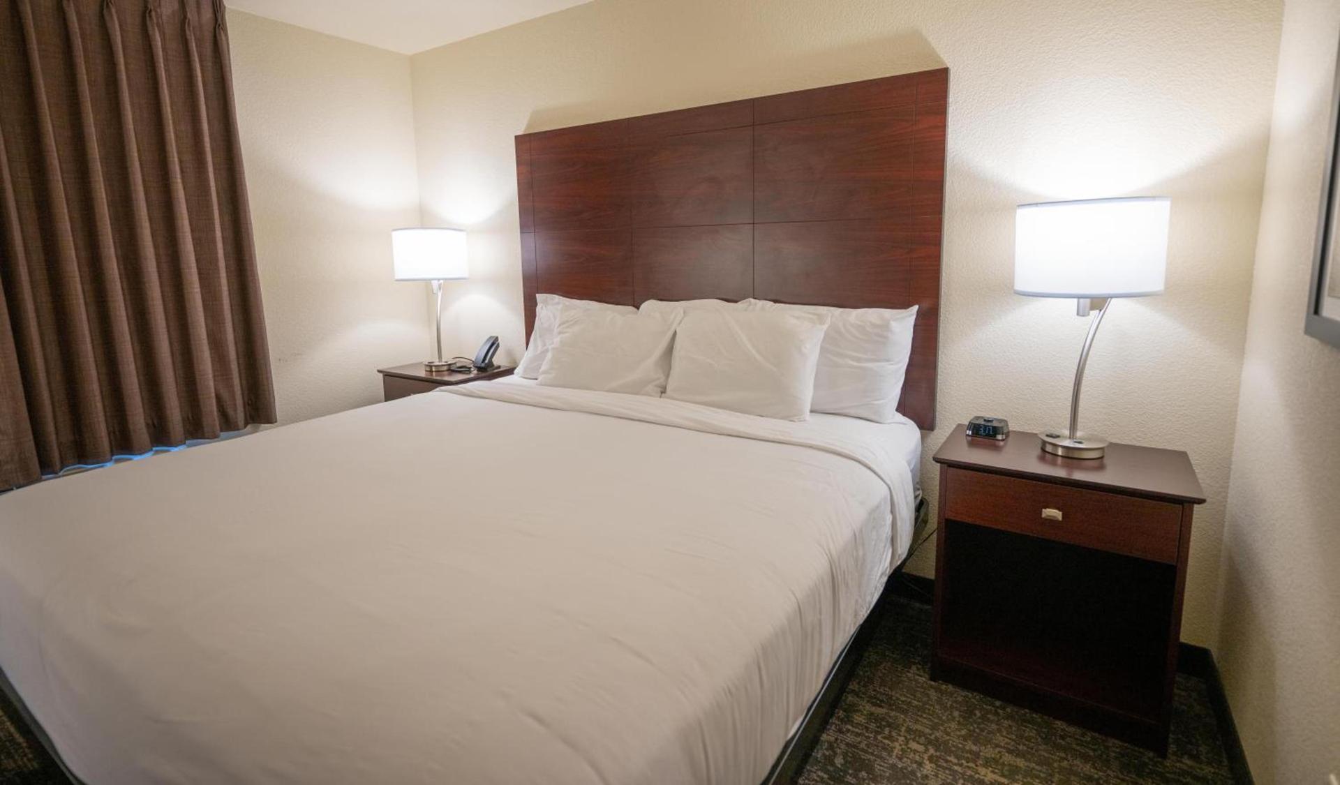 Cobblestone Hotel & Suites - Lamar photo 61