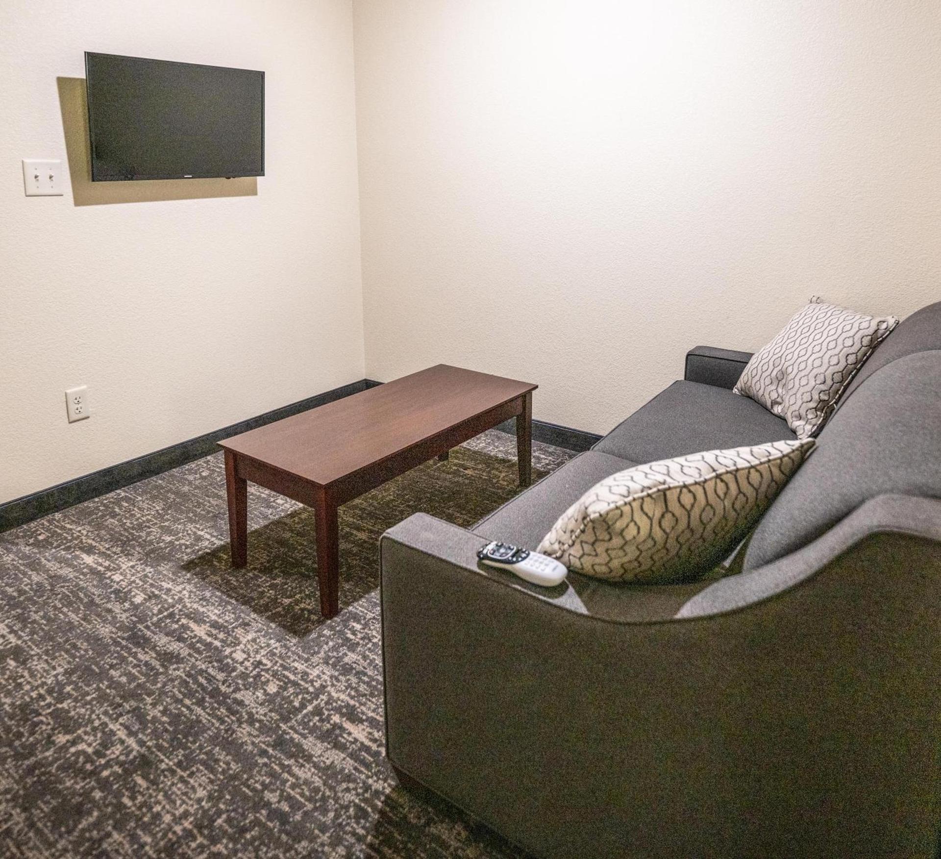 Cobblestone Hotel & Suites - Lamar photo 60
