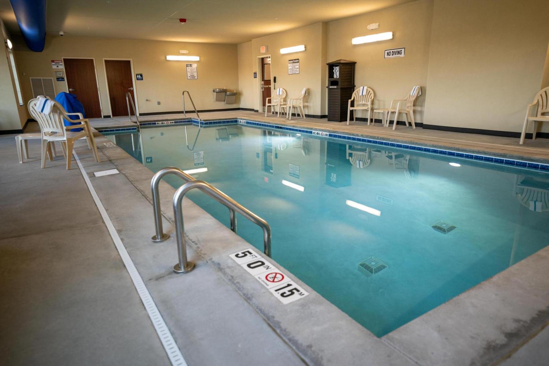 Cobblestone Hotel & Suites - Lamar photo 53