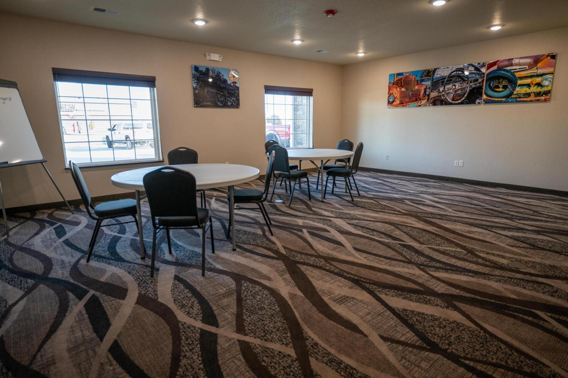 Cobblestone Hotel & Suites - Lamar photo 45