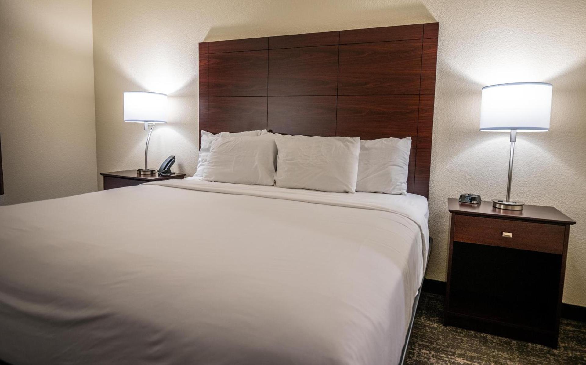 Cobblestone Hotel & Suites - Lamar photo 43