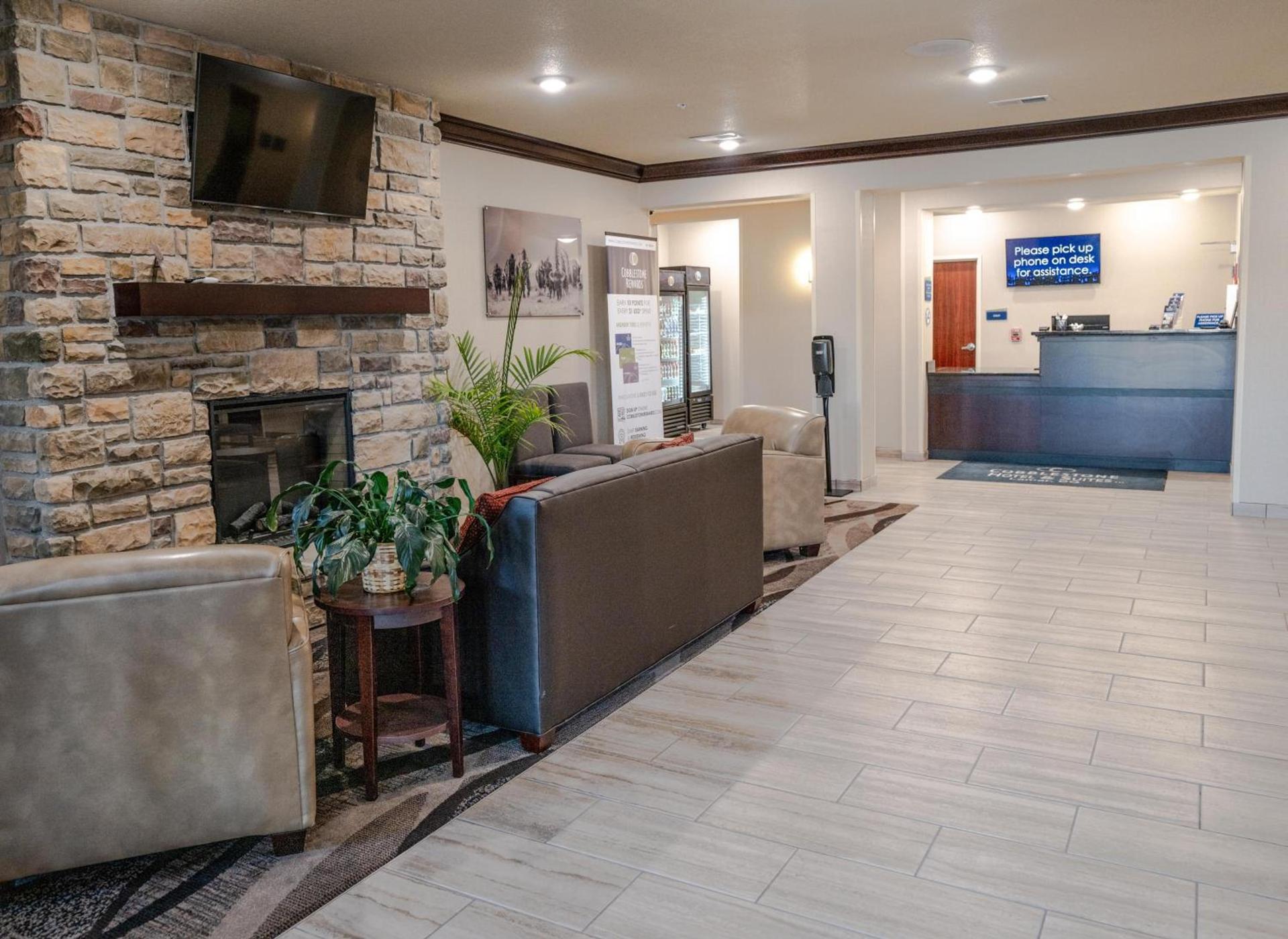 Cobblestone Hotel & Suites - Lamar photo 50