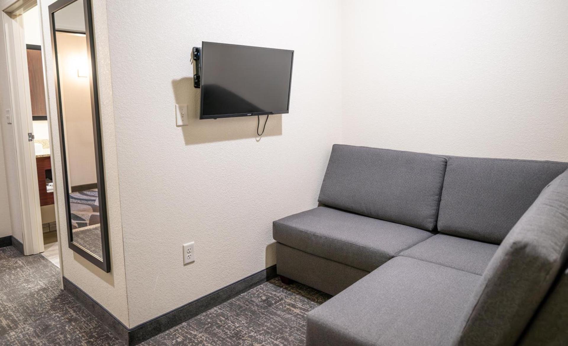 Cobblestone Hotel & Suites - Lamar photo 48