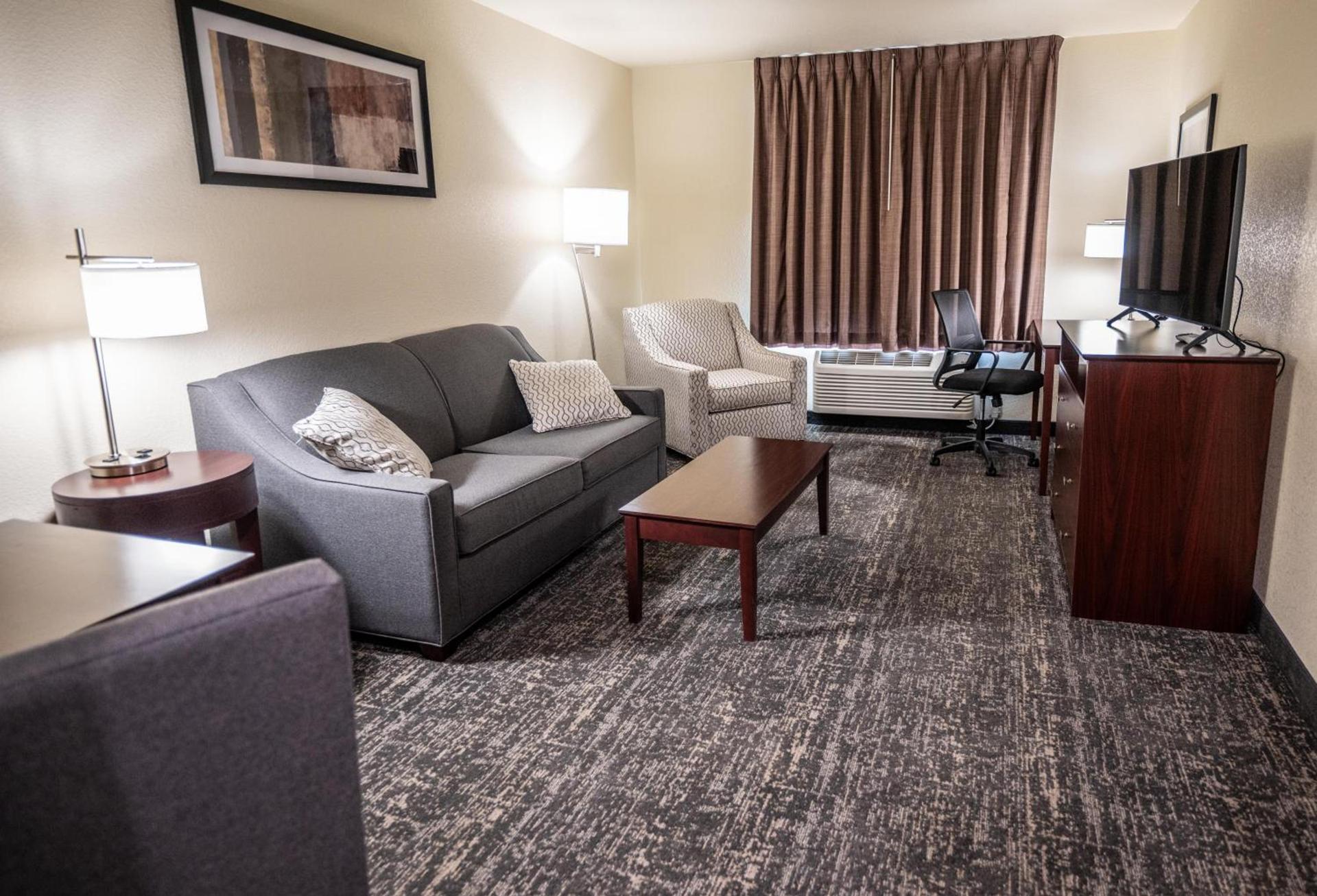 Cobblestone Hotel & Suites - Lamar photo 5