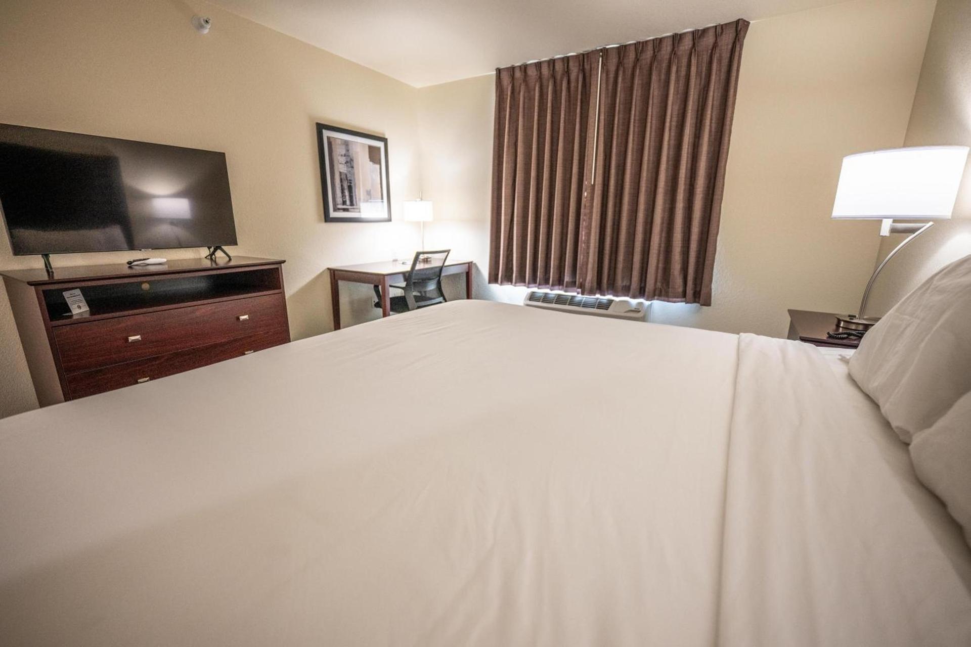 Cobblestone Hotel & Suites - Lamar photo 52