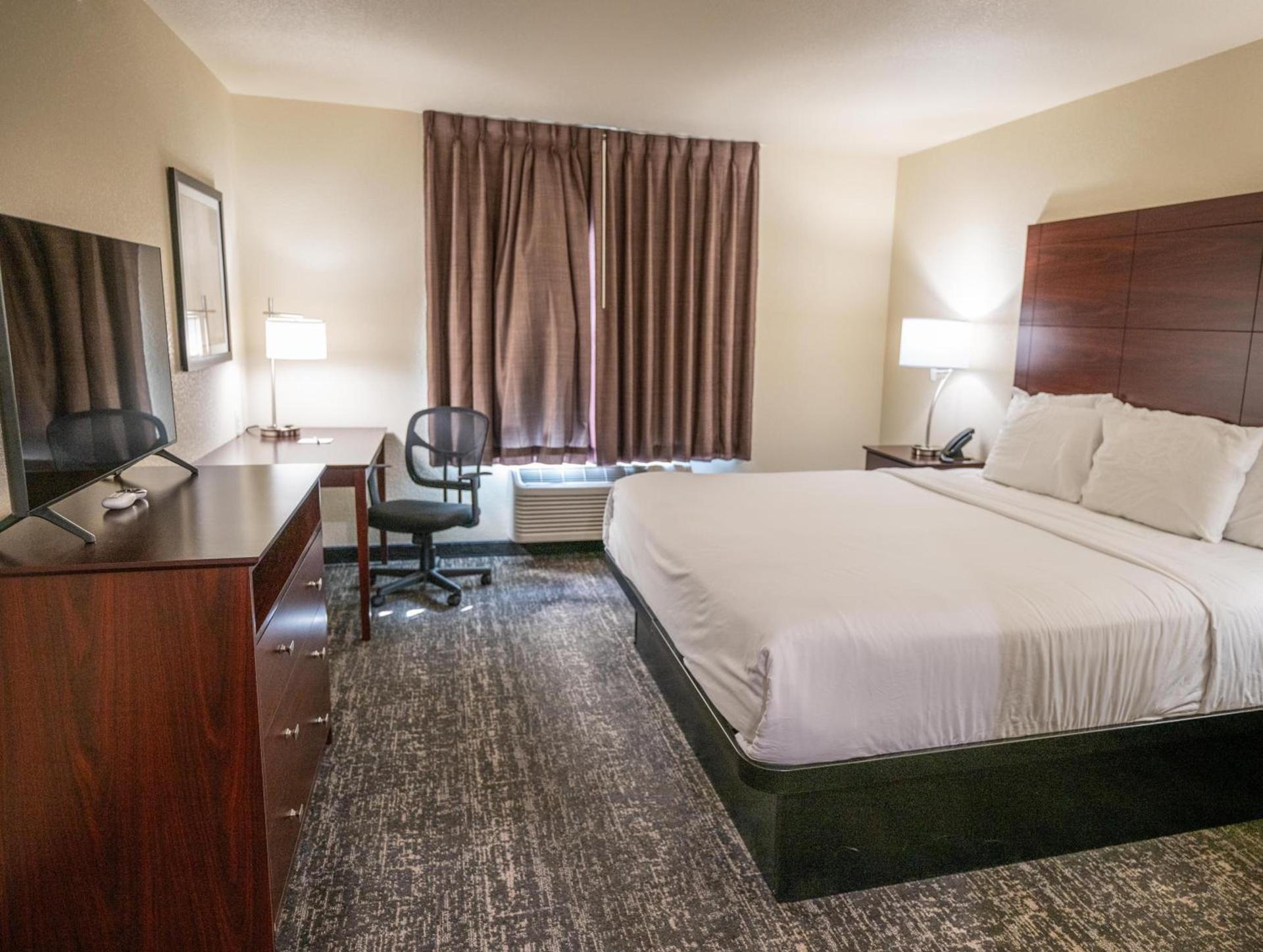 Cobblestone Hotel & Suites - Lamar photo 9