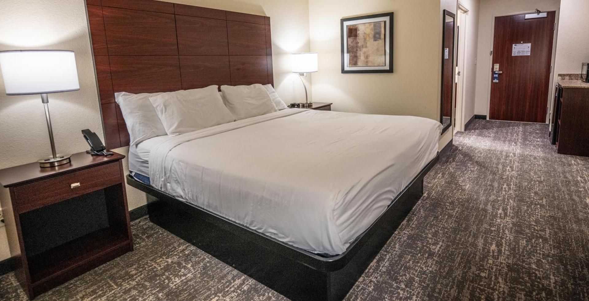 Cobblestone Hotel & Suites - Lamar photo 59