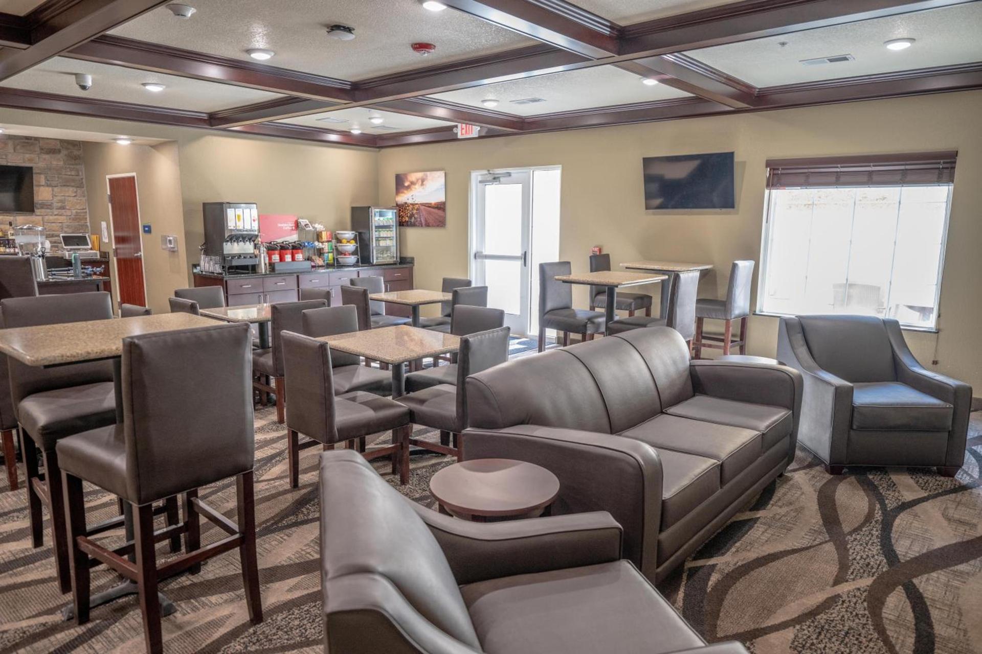 Cobblestone Hotel & Suites - Lamar photo 55