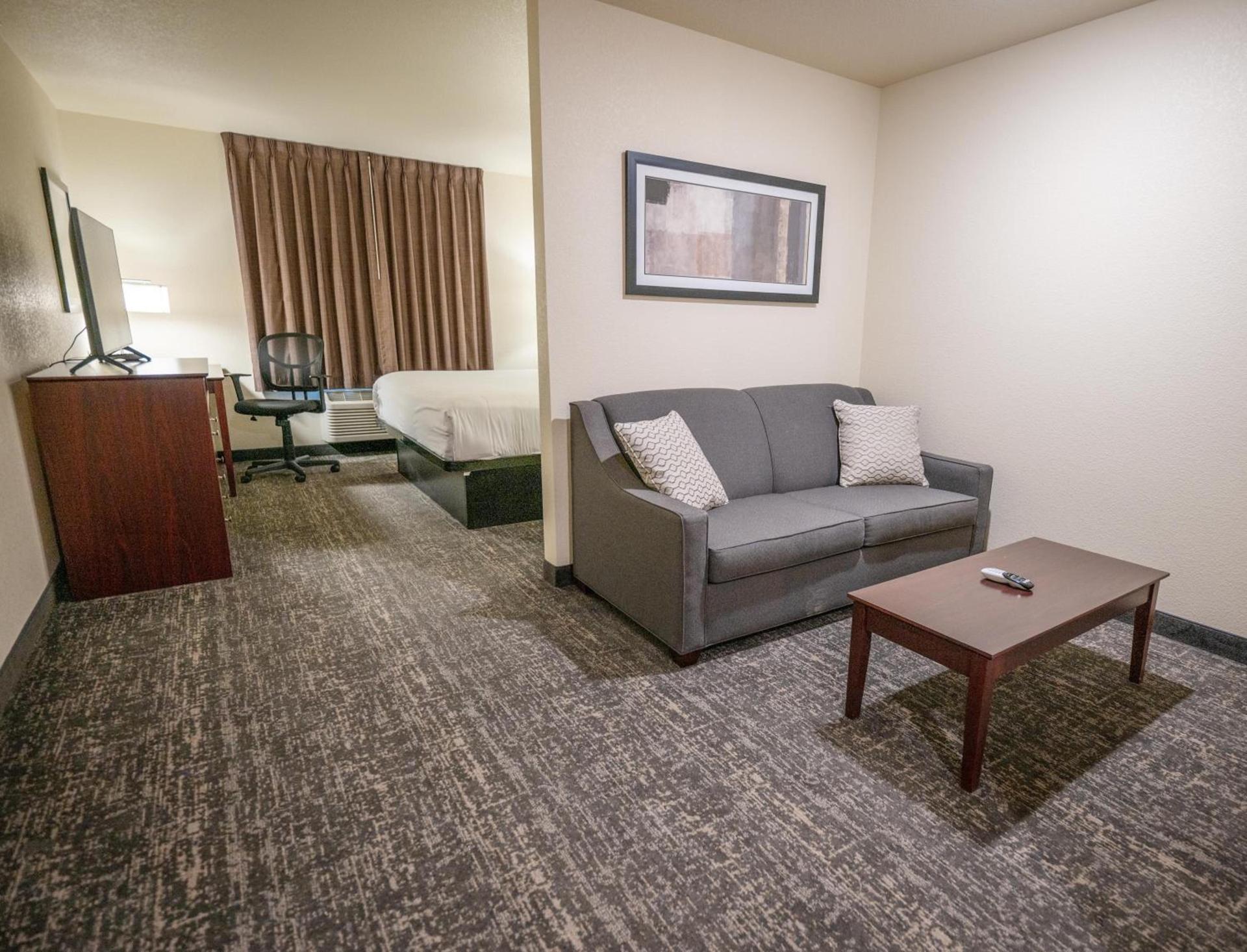 Cobblestone Hotel & Suites - Lamar photo 6