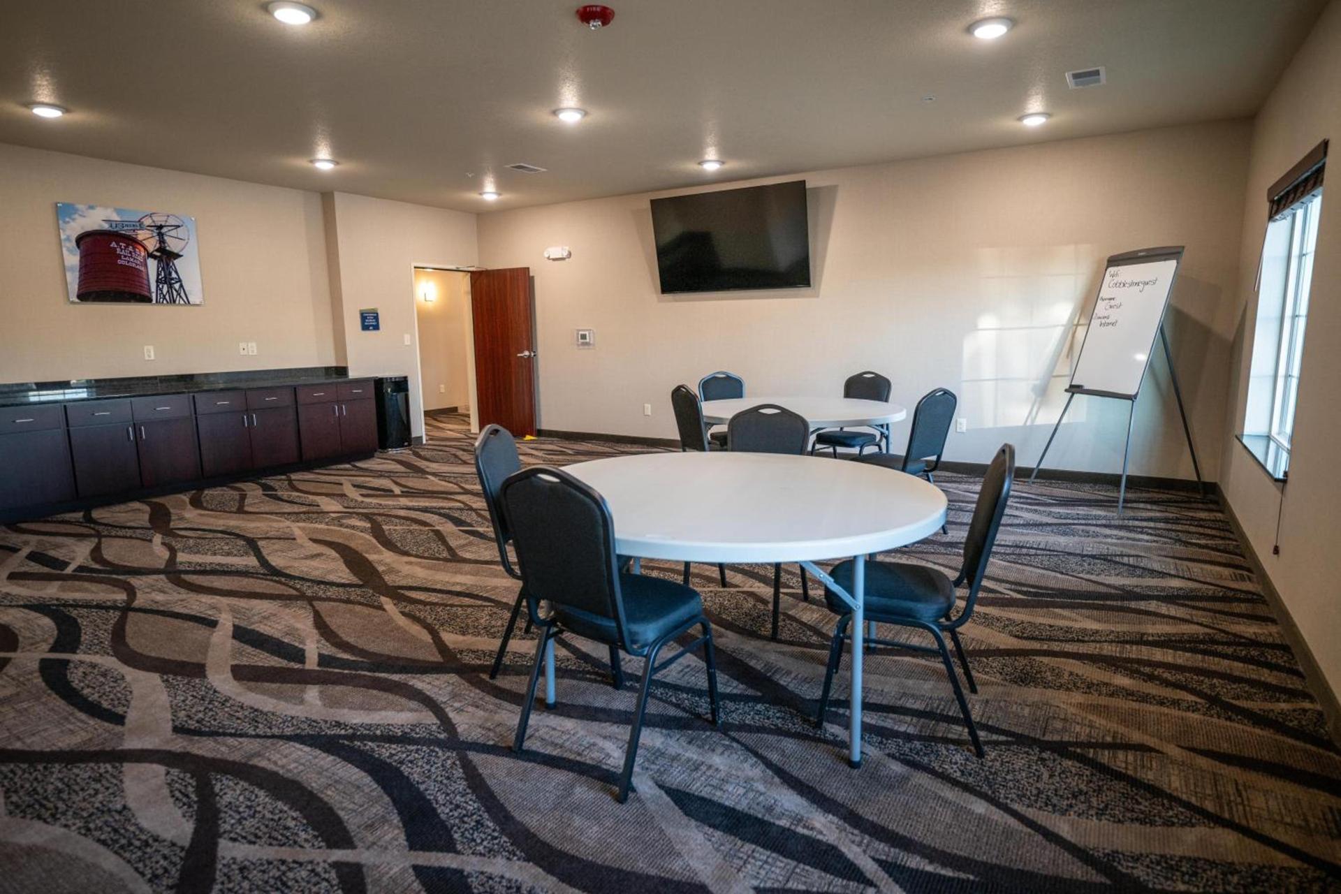 Cobblestone Hotel & Suites - Lamar photo 64