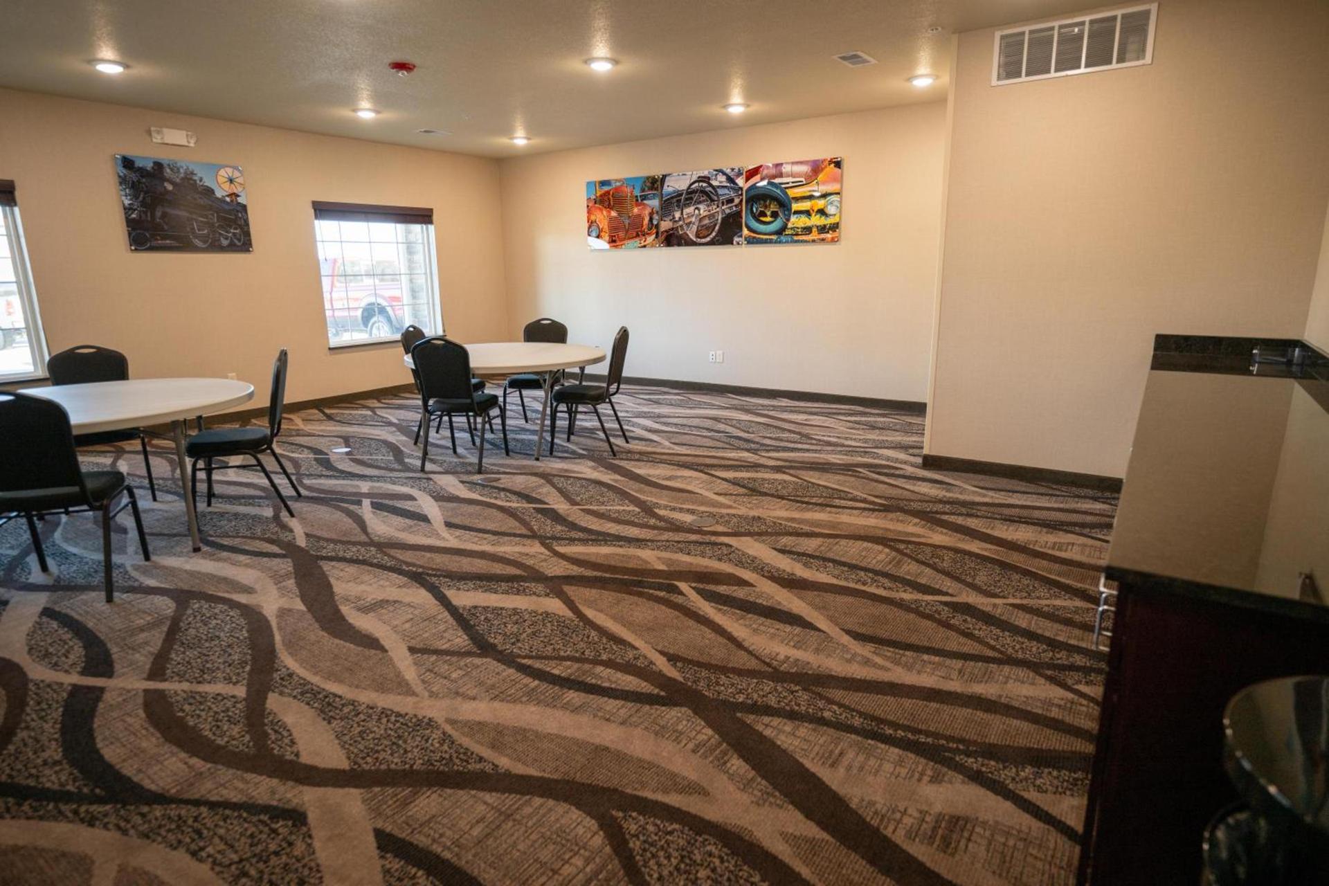 Cobblestone Hotel & Suites - Lamar photo 65