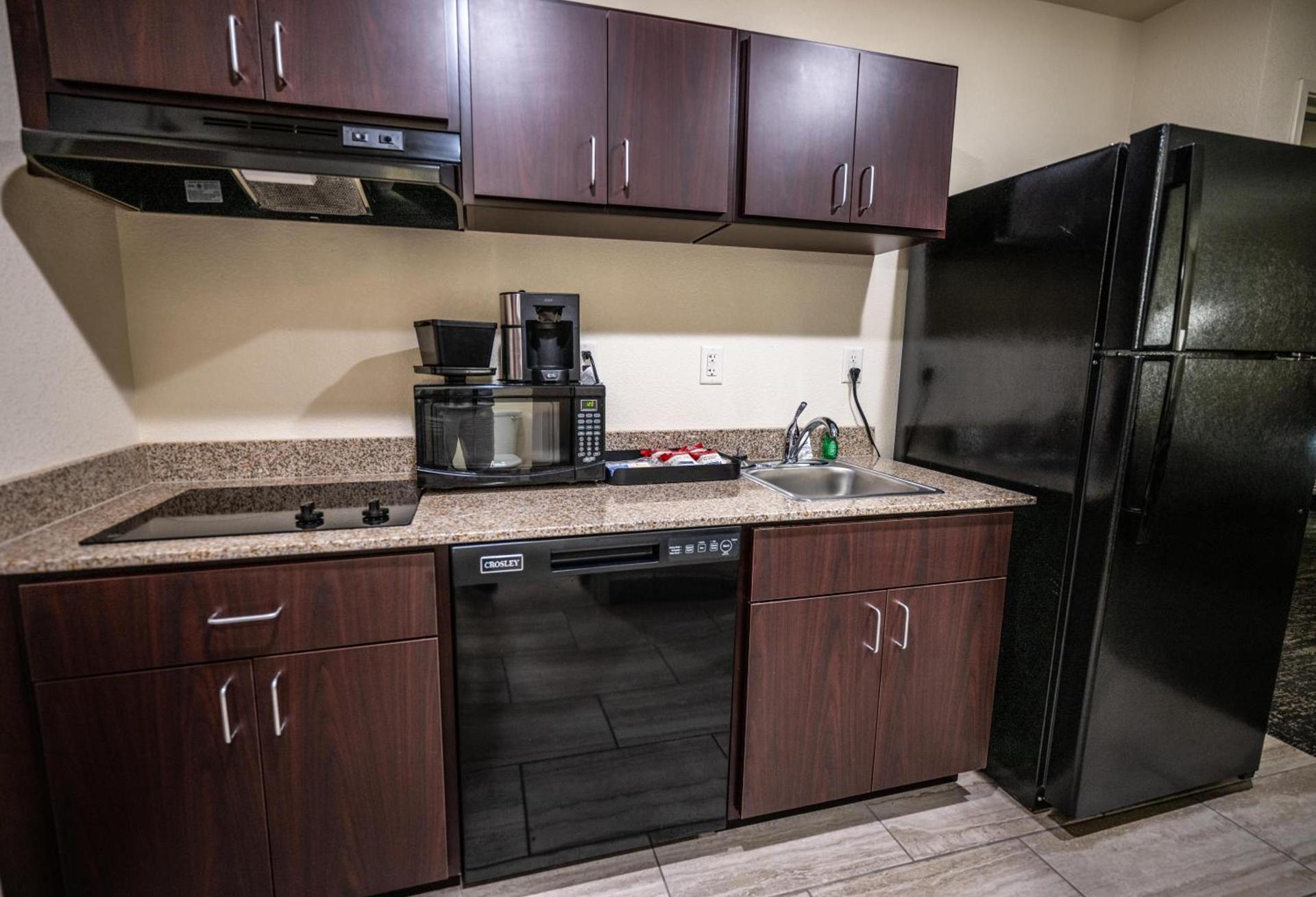 Cobblestone Hotel & Suites - Lamar photo 66