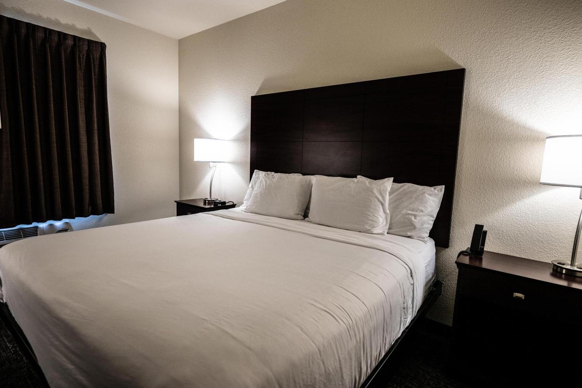 Cobblestone Hotel & Suites - Lamar photo 67
