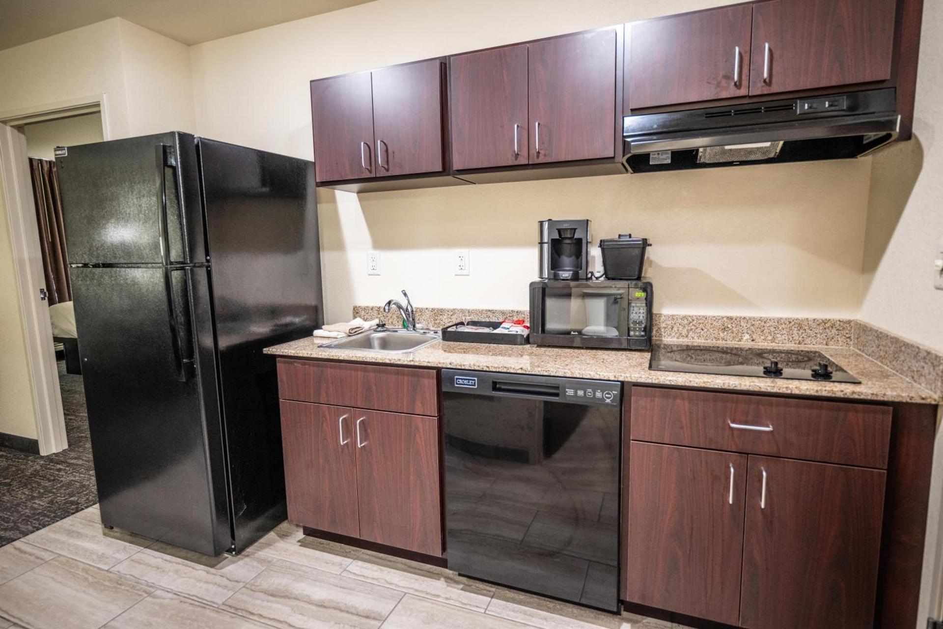 Cobblestone Hotel & Suites - Lamar photo 68