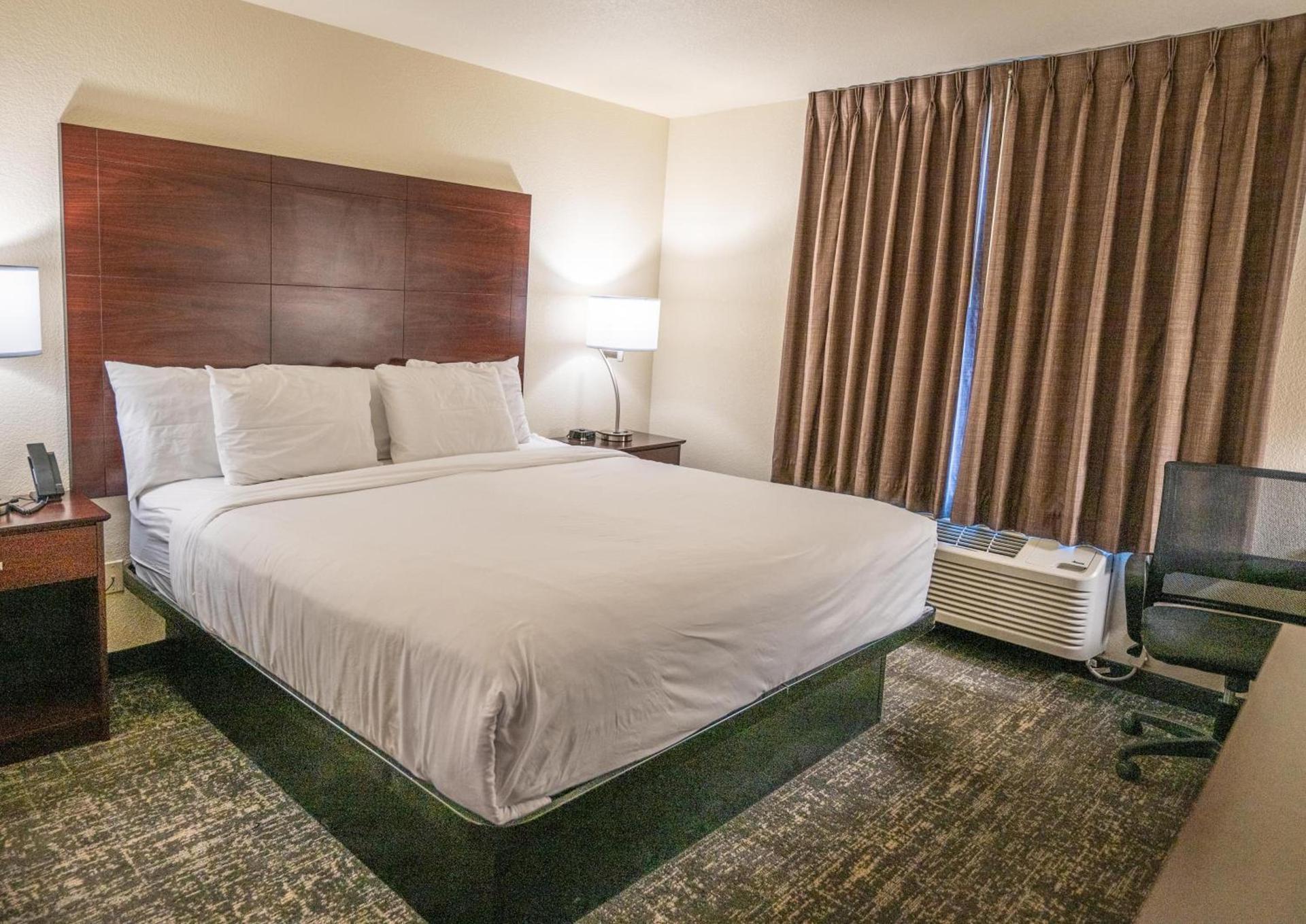 Cobblestone Hotel & Suites - Lamar photo 69