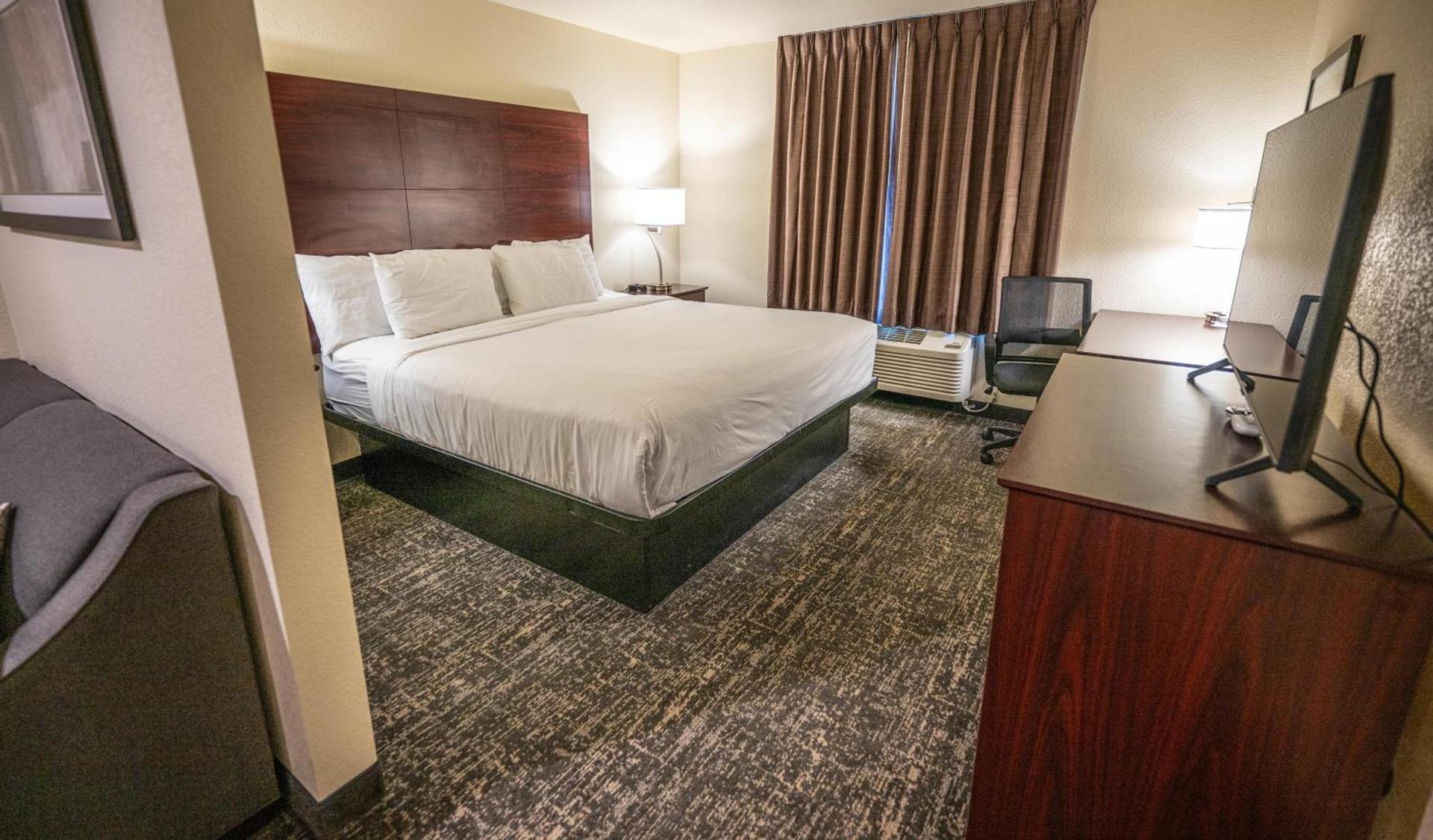 Cobblestone Hotel & Suites - Lamar photo 71