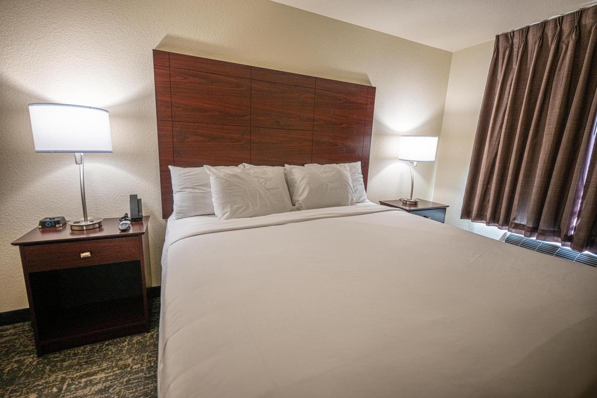 Cobblestone Hotel & Suites - Lamar photo 72