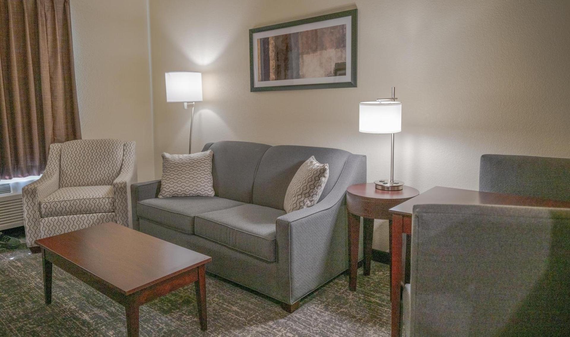 Cobblestone Hotel & Suites - Lamar photo 73