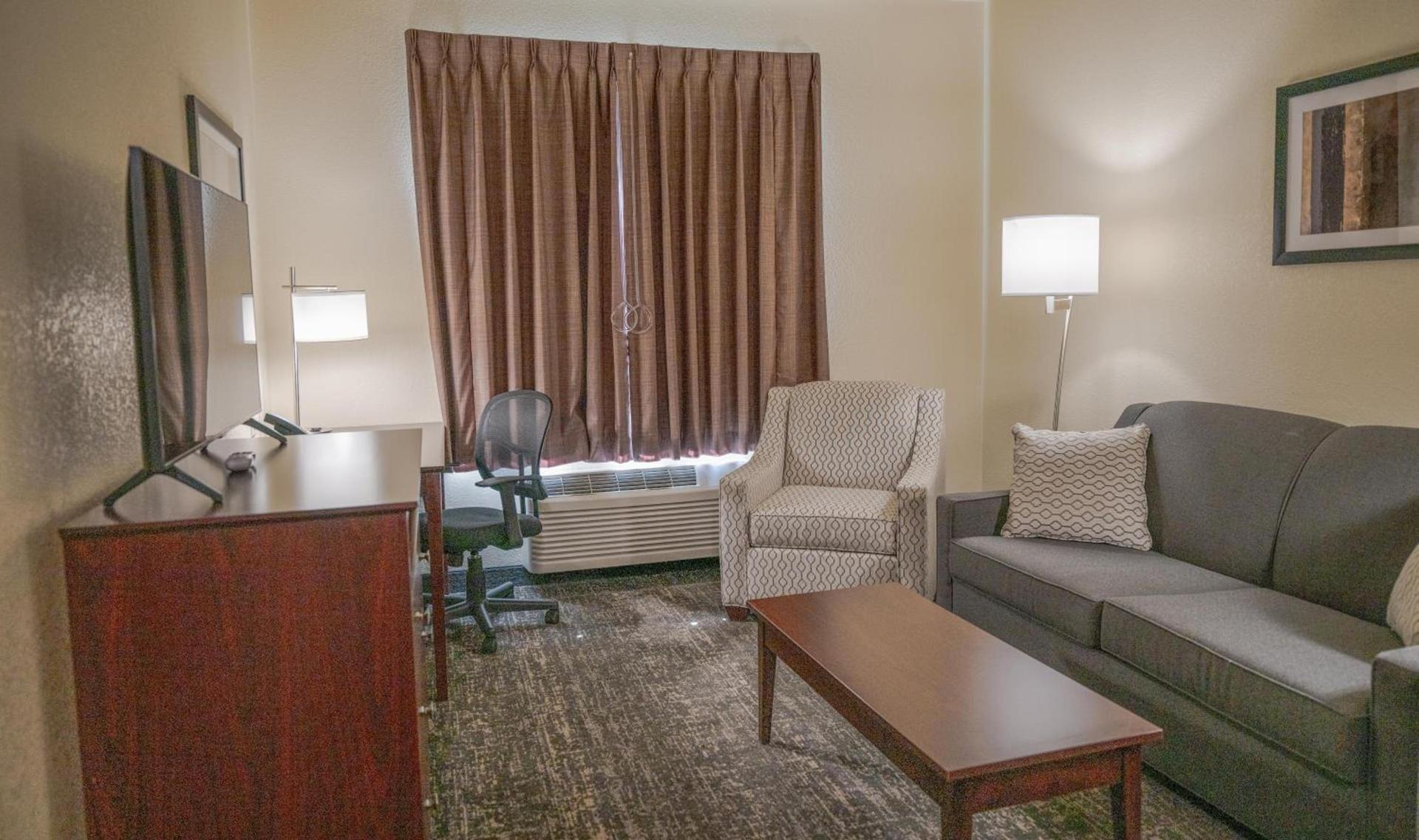 Cobblestone Hotel & Suites - Lamar photo 75