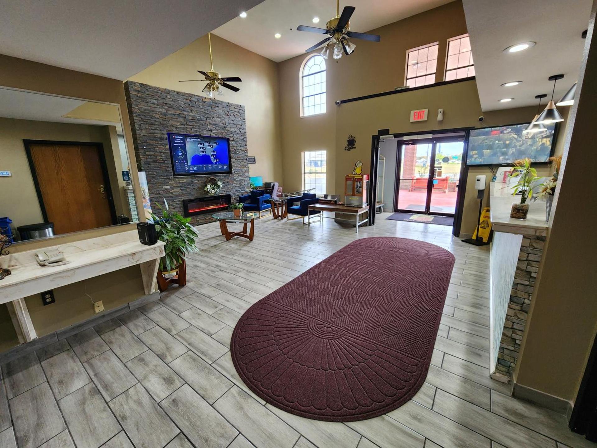 Super 8 by Wyndham Pine Bluff photo 32