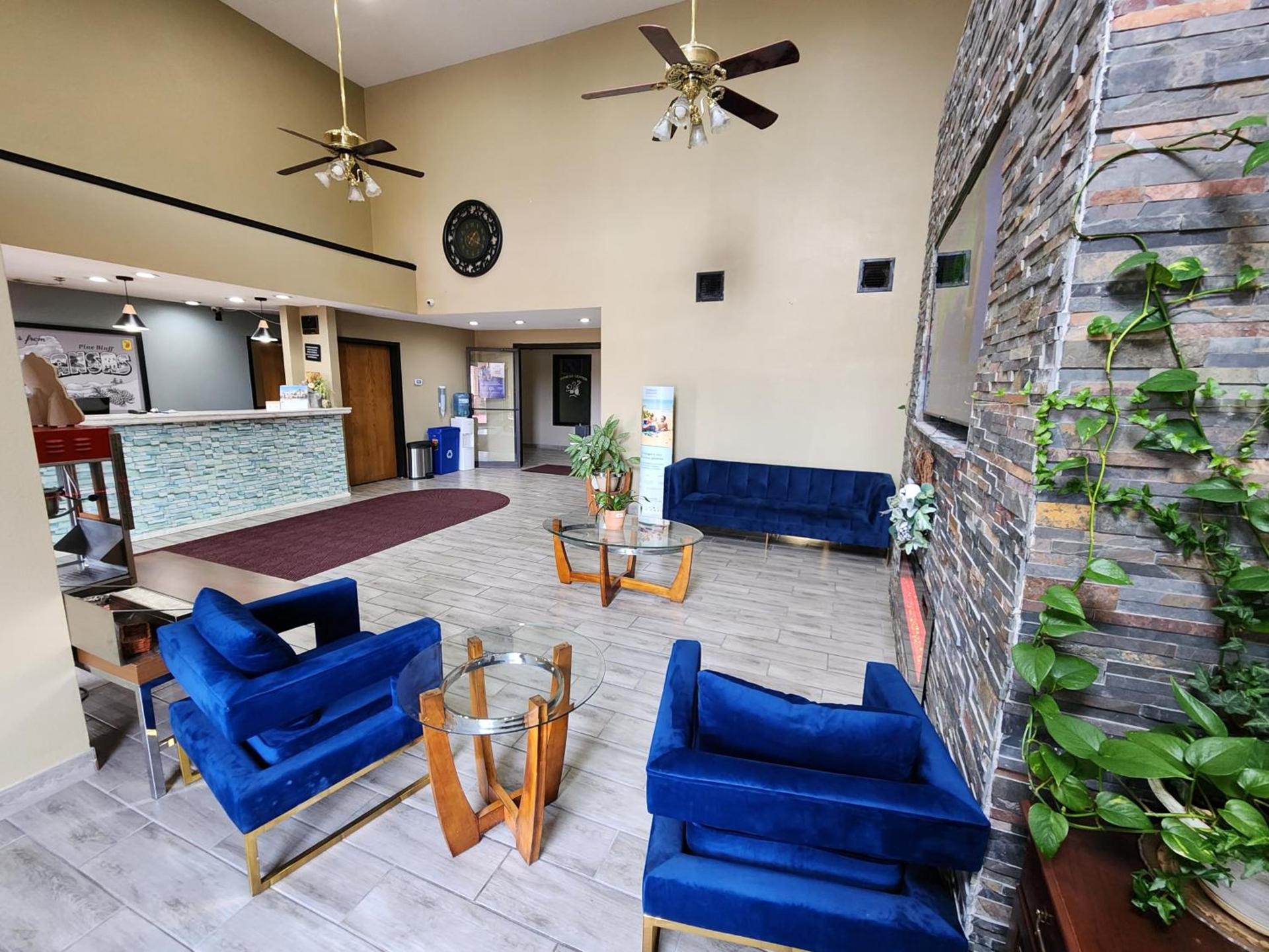 Super 8 by Wyndham Pine Bluff photo 33