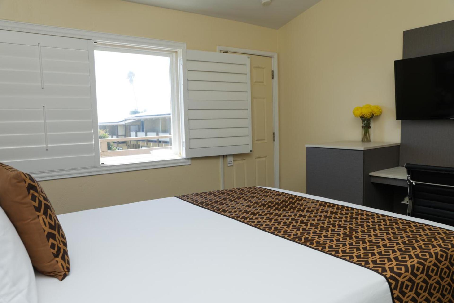 Silver Surf Motel photo 56