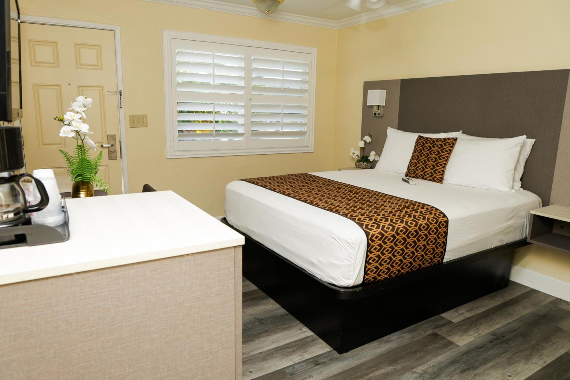 Silver Surf Motel photo 59