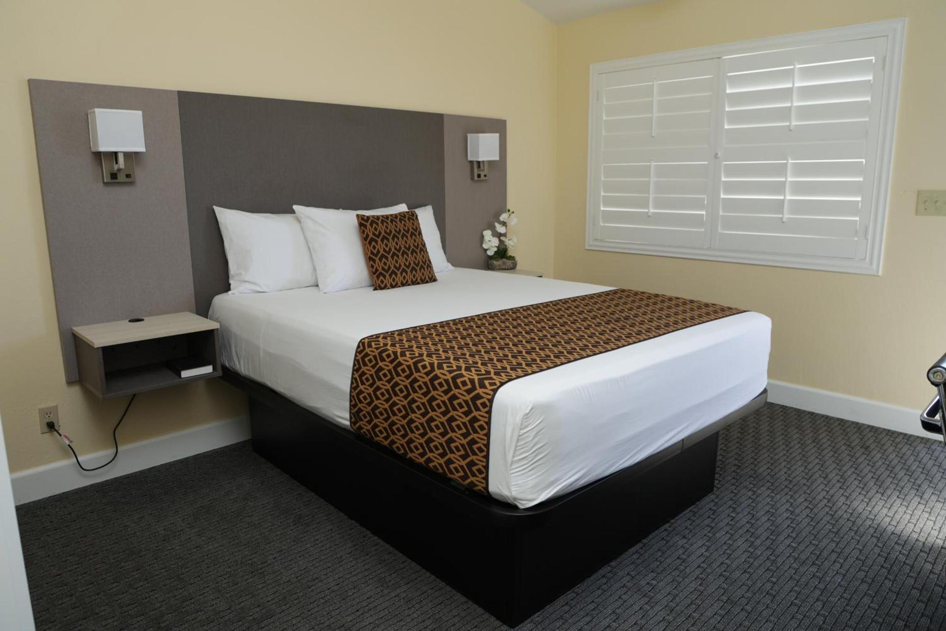 Silver Surf Motel photo 58