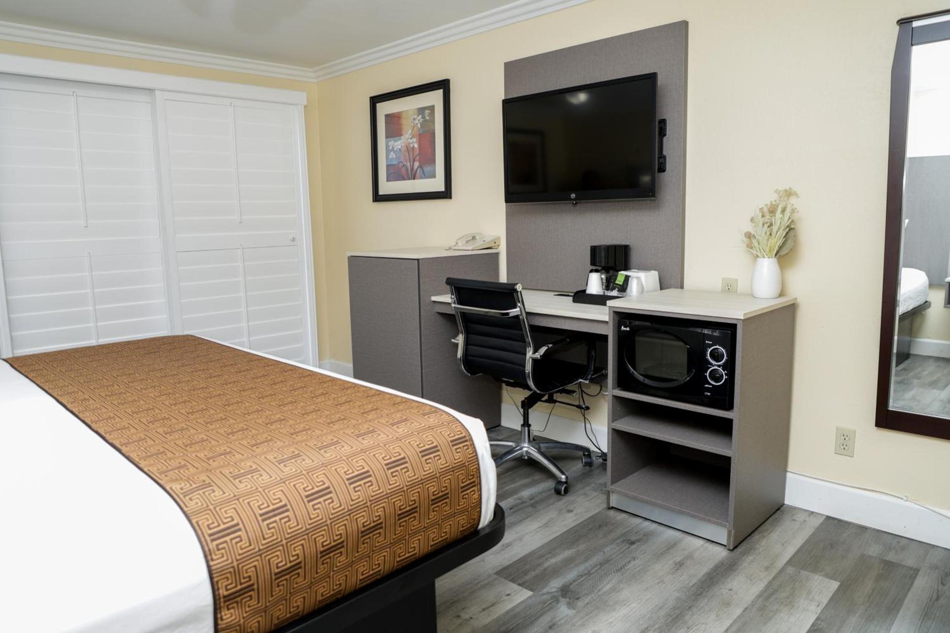 Silver Surf Motel photo 69