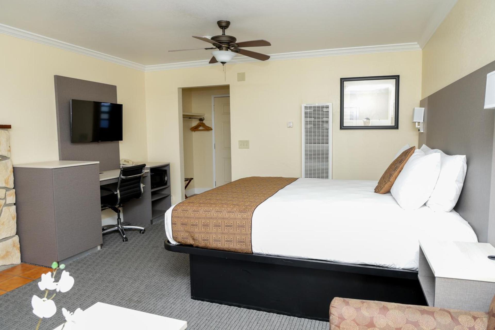 Silver Surf Motel photo 2