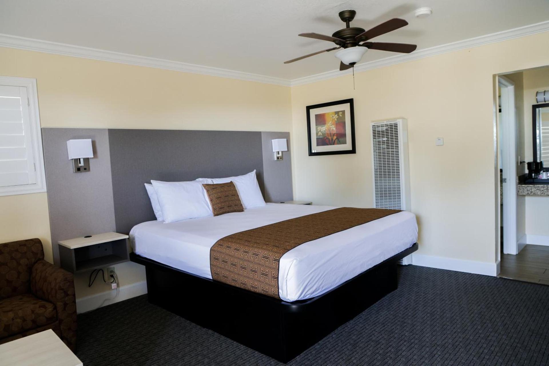 Silver Surf Motel photo 91
