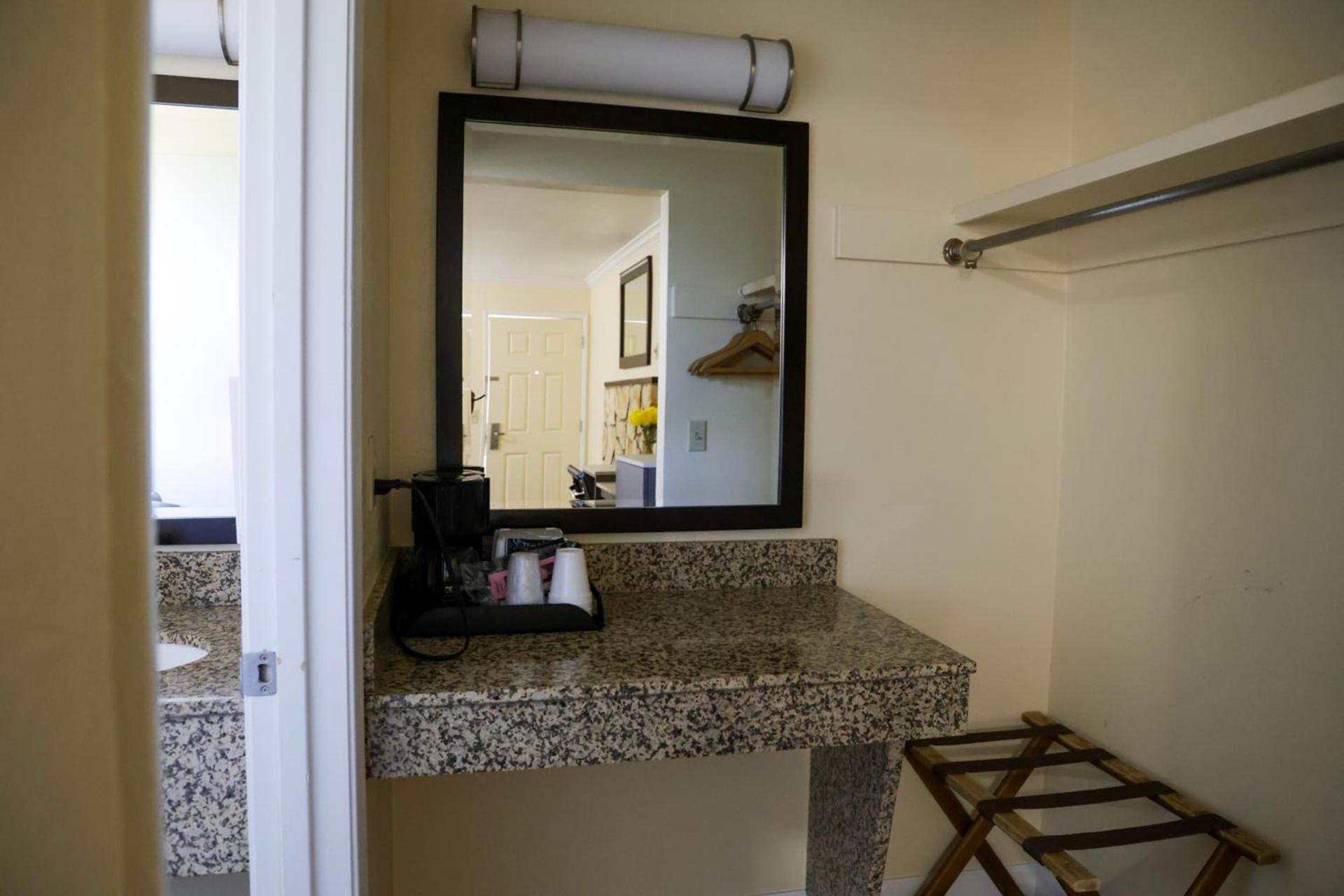 Silver Surf Motel photo 78