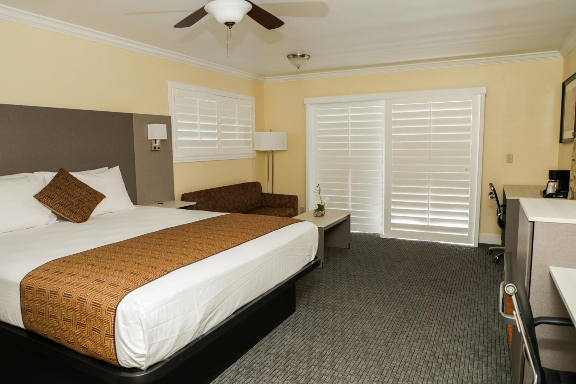 Silver Surf Motel photo 81