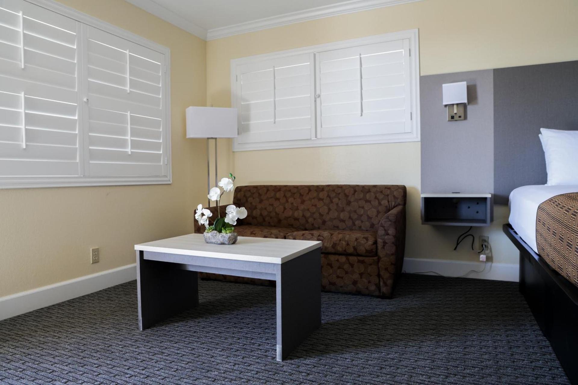 Silver Surf Motel photo 80