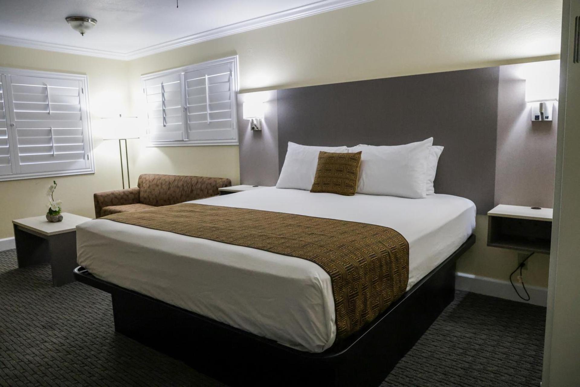 Silver Surf Motel photo 84