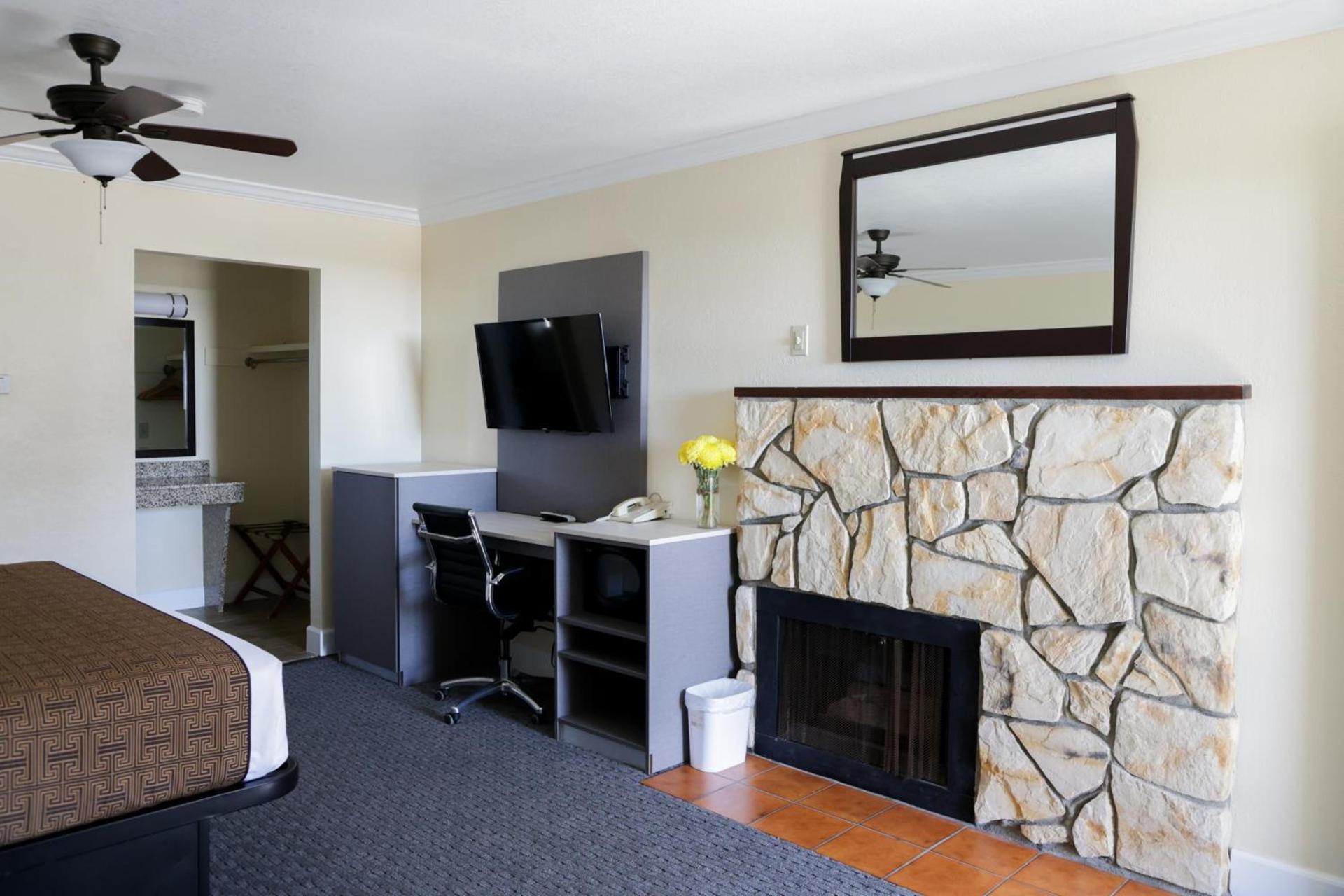 Silver Surf Motel photo 85