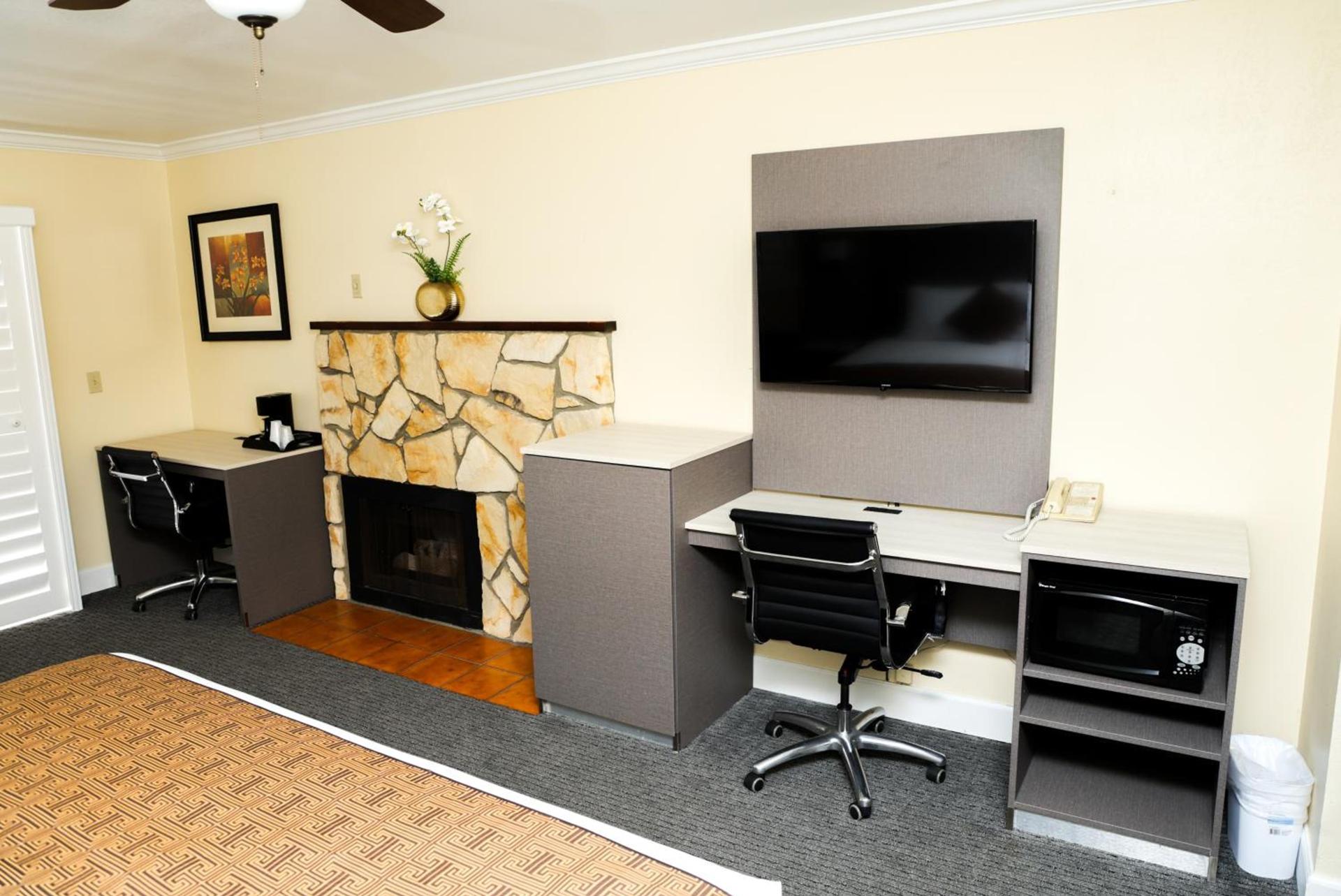 Silver Surf Motel photo 90