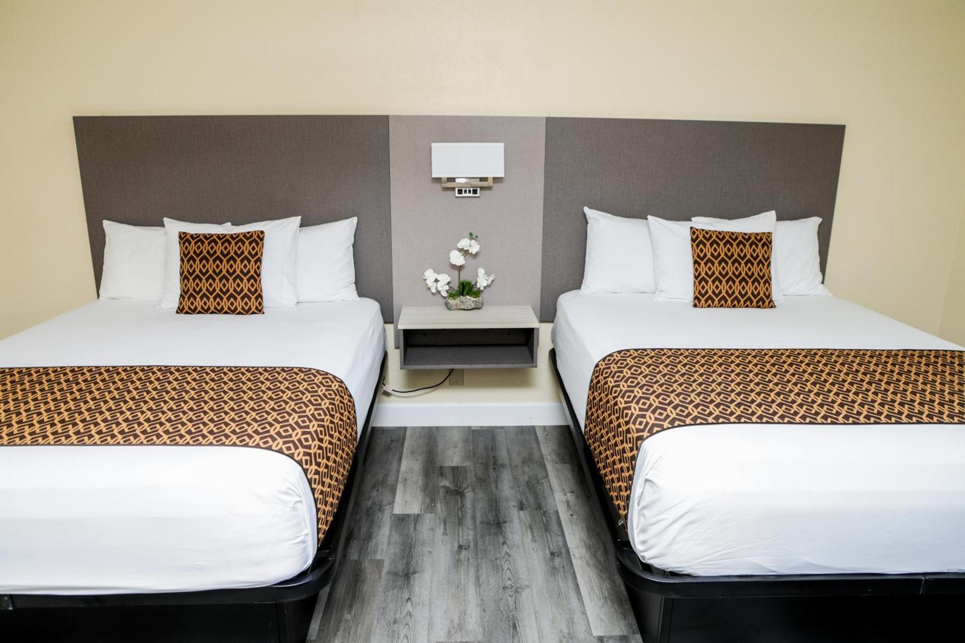 Silver Surf Motel photo 94