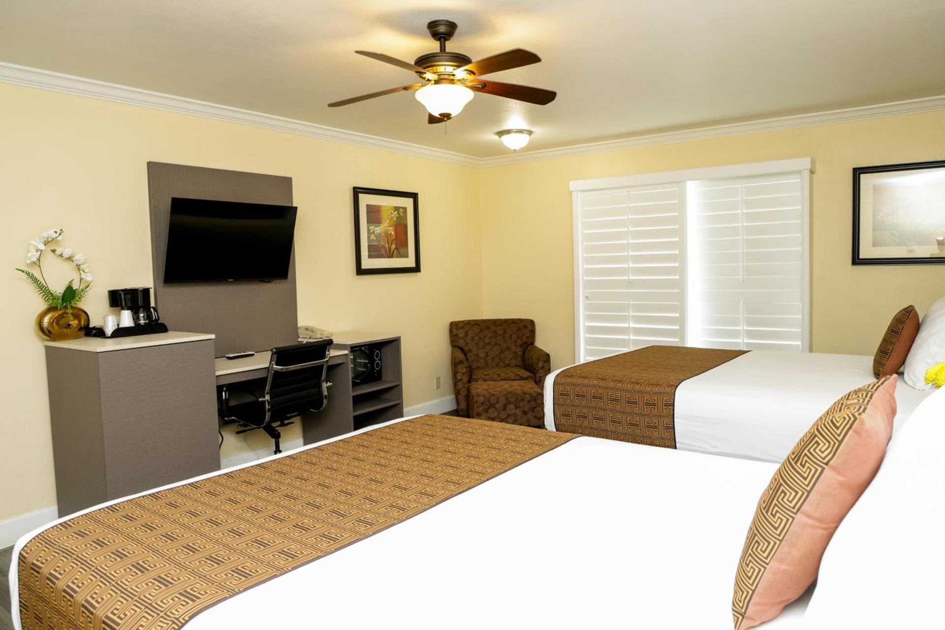 Silver Surf Motel photo 99