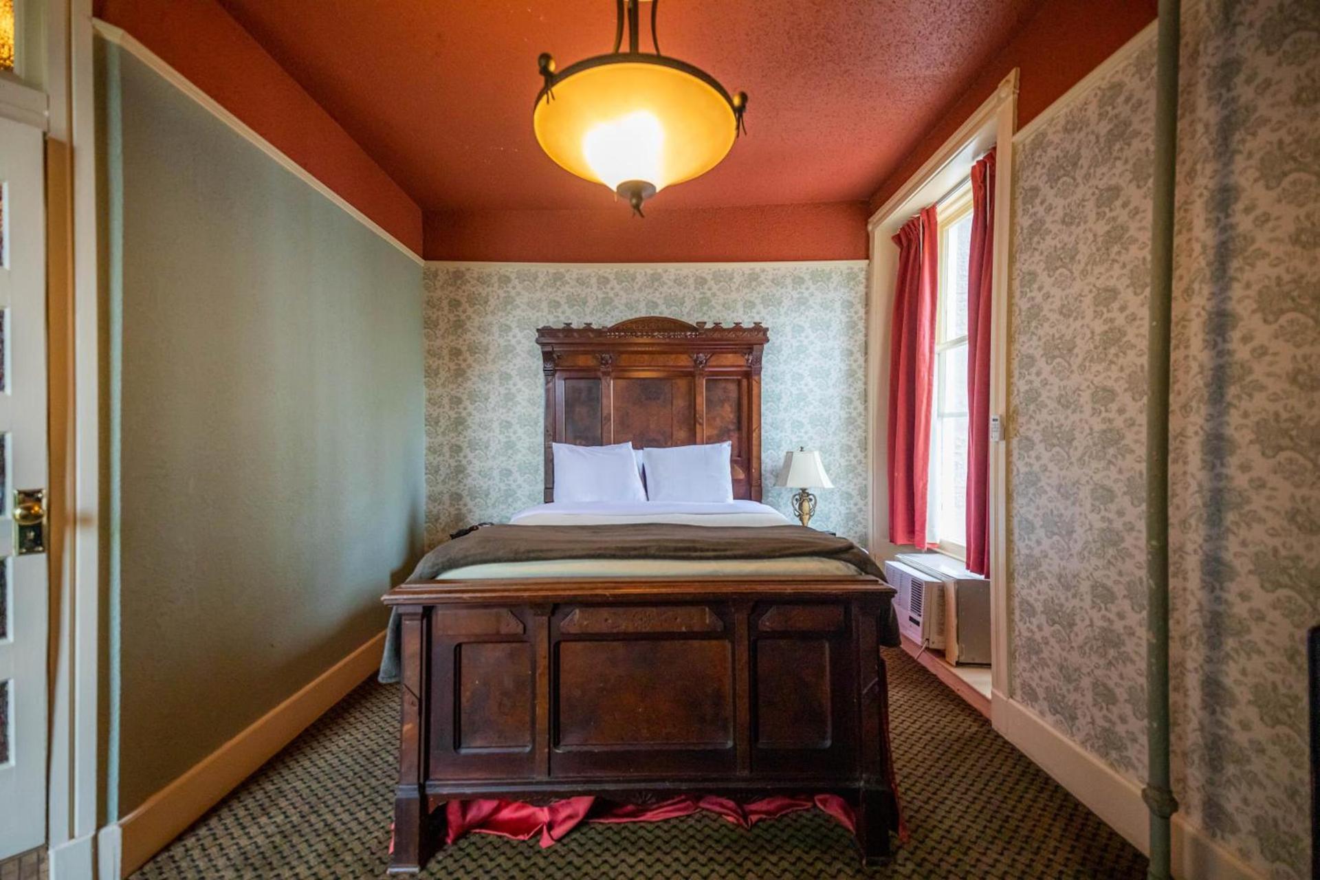 1886 Crescent Hotel and Spa photo 81
