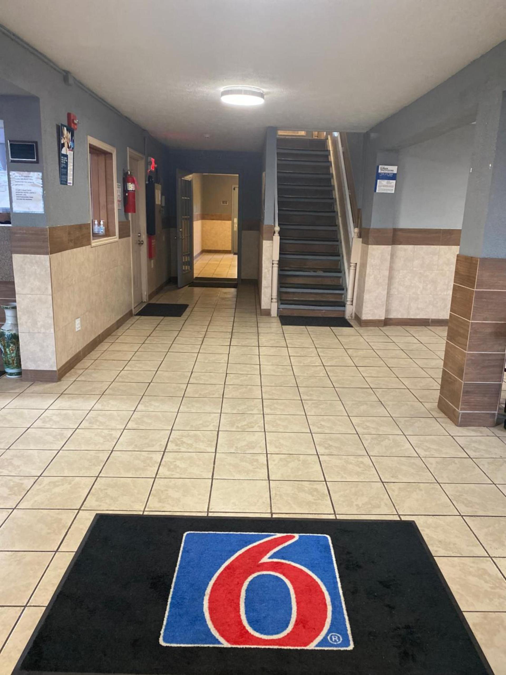 Motel 6 Hurricane, WV photo 7