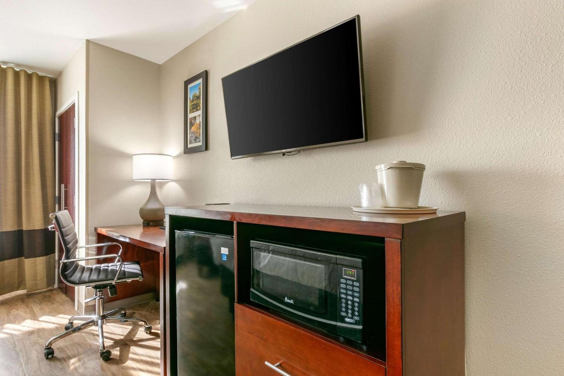 Comfort Inn & Suites Van Buren - Fort Smith photo 10