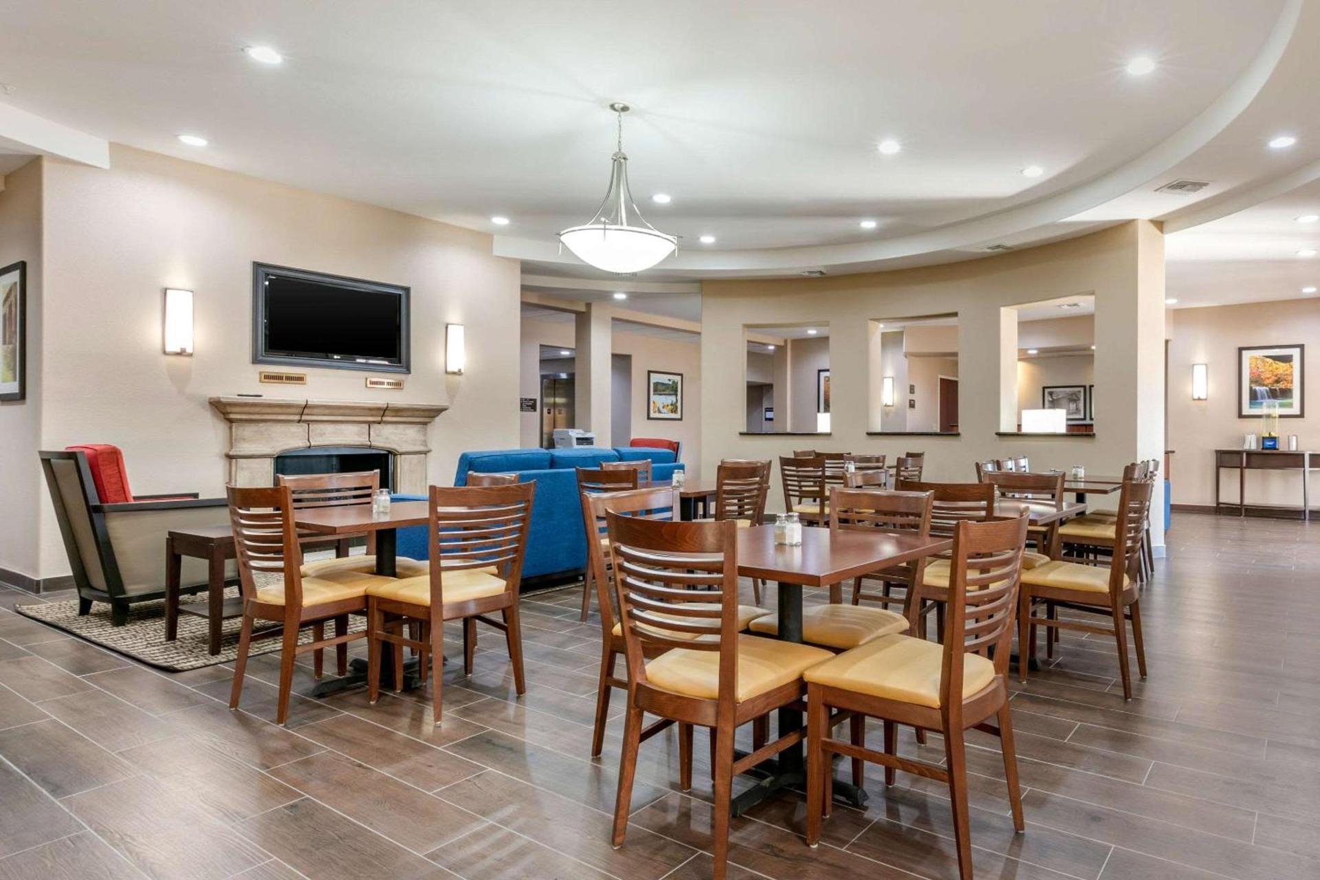 Comfort Inn & Suites Van Buren - Fort Smith photo 29