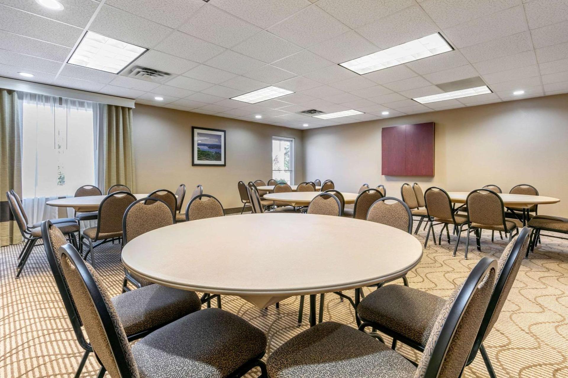 Comfort Inn & Suites Van Buren - Fort Smith photo 28