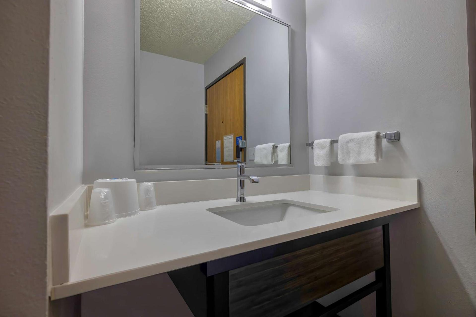 Motel 6 Stuart, IA photo 10
