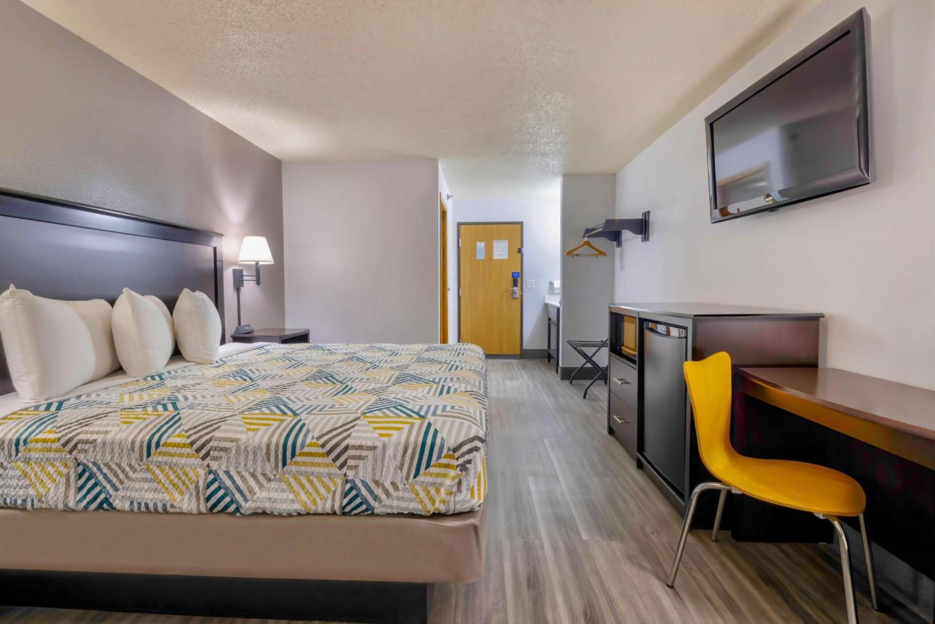 Motel 6 Stuart, IA photo 15