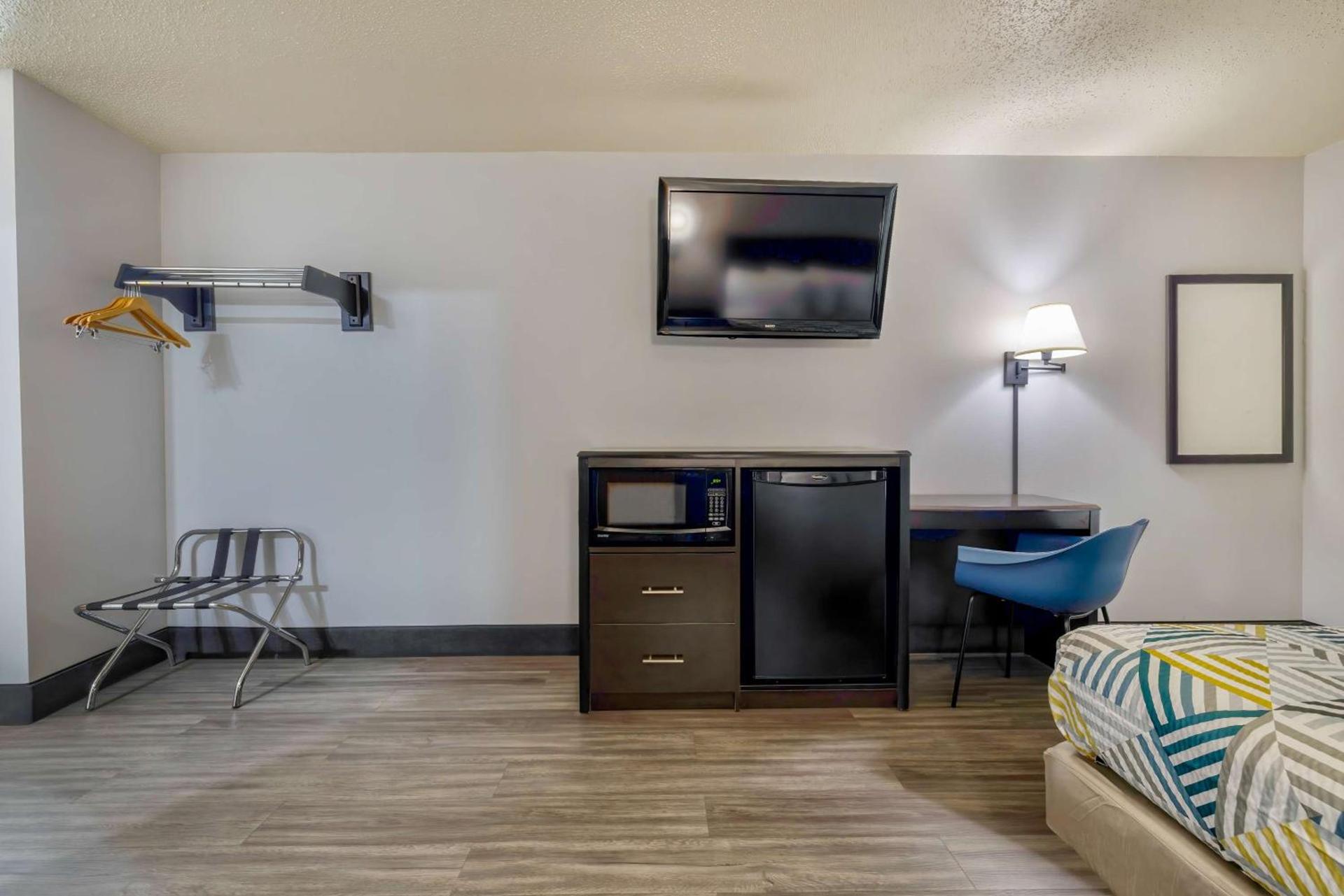 Motel 6 Stuart, IA photo 16