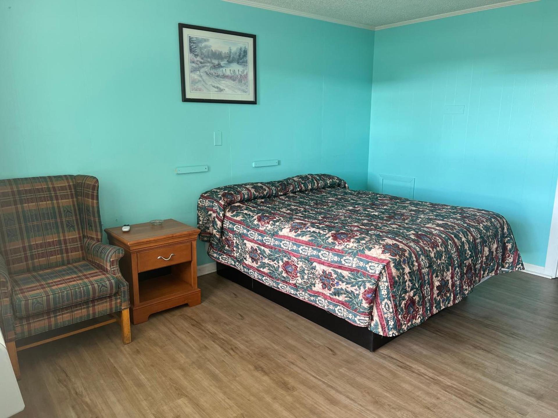 Pinelodge Motel photo 21