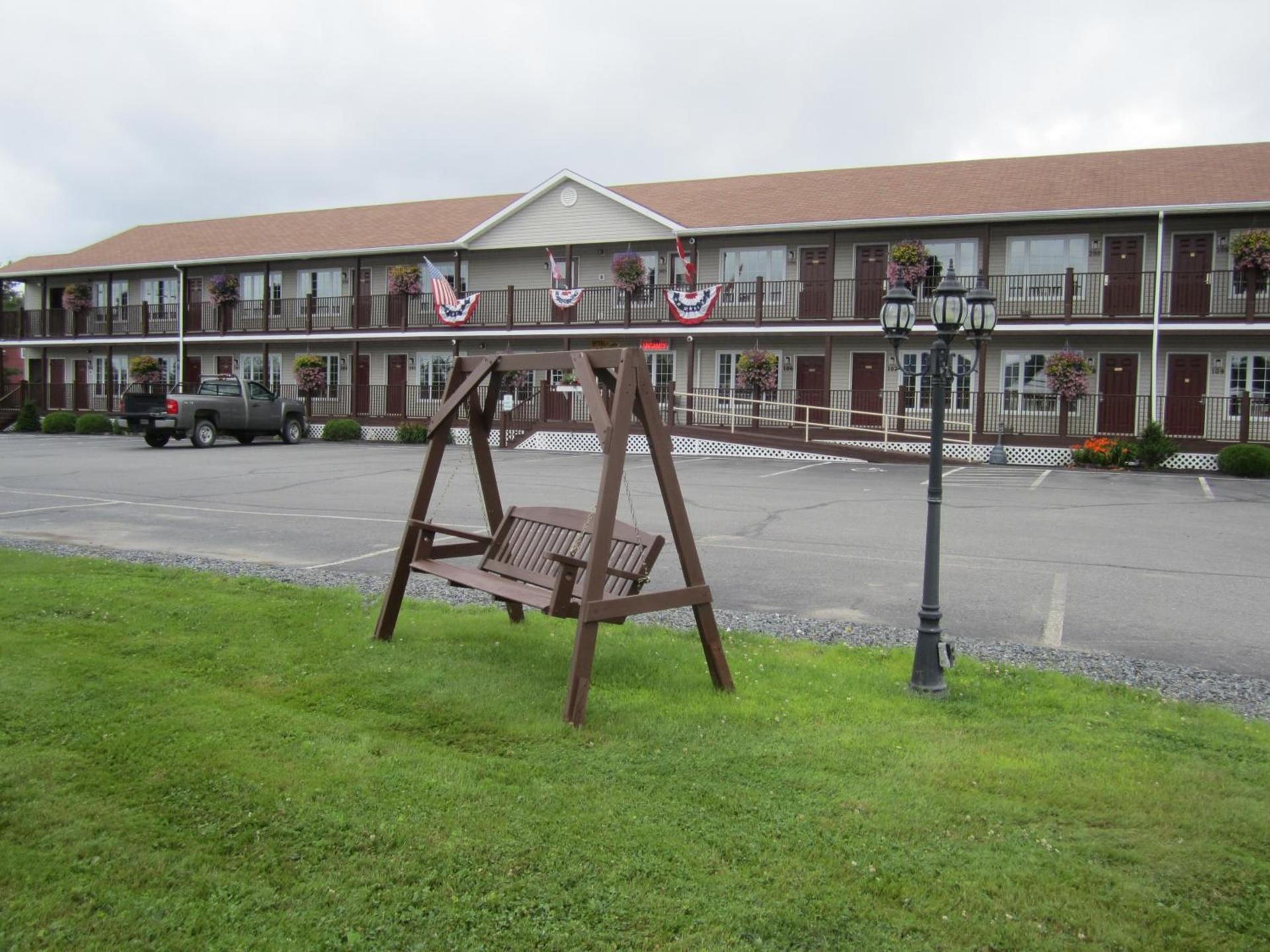 Bishops Country Inn Motel photo 2